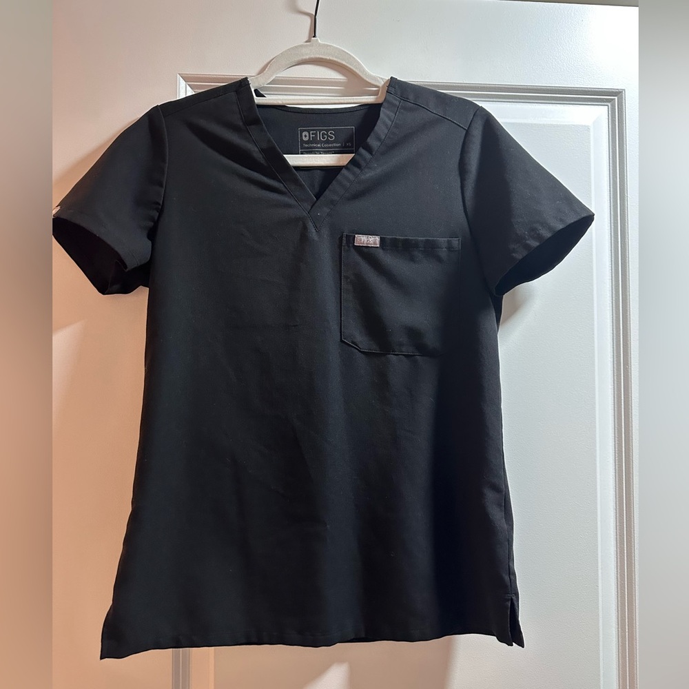 ALL black FIGS set size XS top and XS PETITE BOTTOM